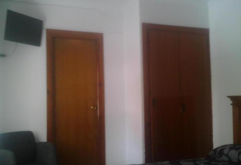 پانسیون Hostal Cabrera