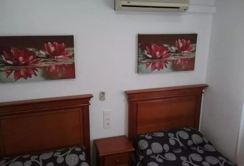 ペンション Hostal Cabrera