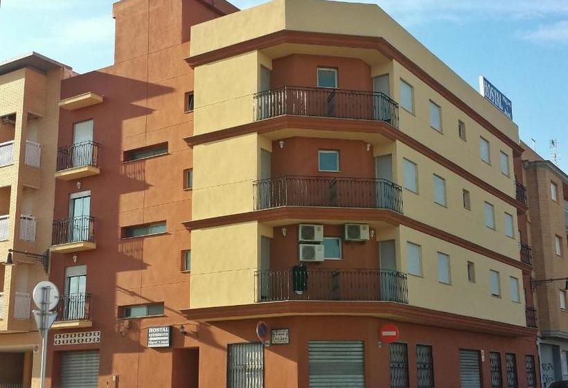 פנסיון Hostal Miguel Y Juani