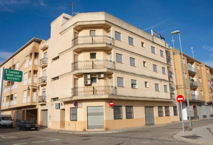 פנסיון Hostal Miguel Y Juani