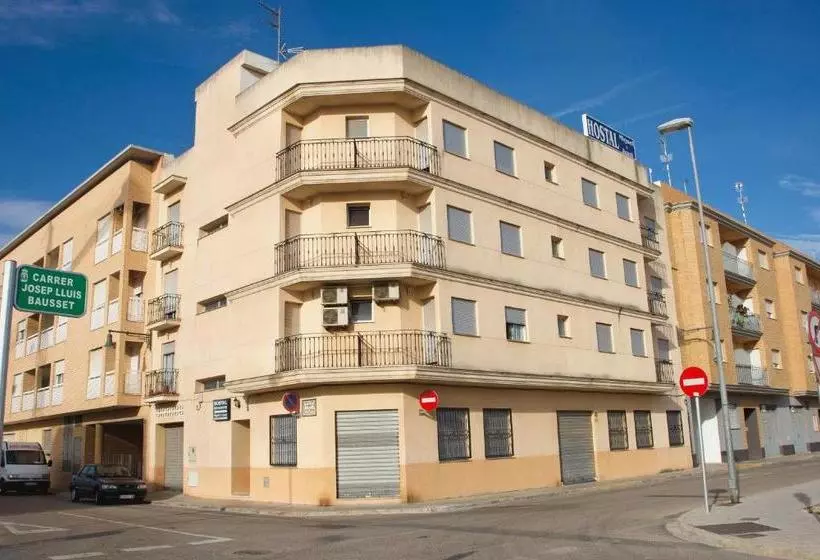 پانسیون Hostal Miguel Y Juani