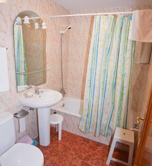 פנסיון Hostal Miguel Y Juani