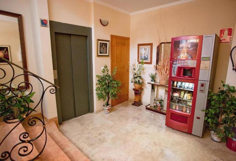 פנסיון Hostal Miguel Y Juani