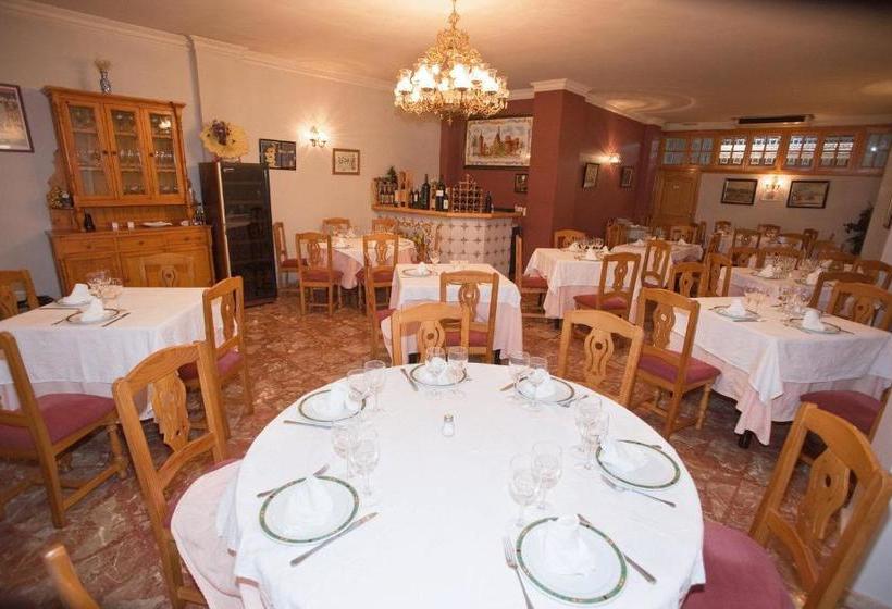 פנסיון Hostal Miguel Y Juani
