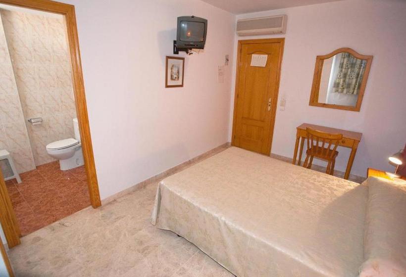 פנסיון Hostal Miguel Y Juani