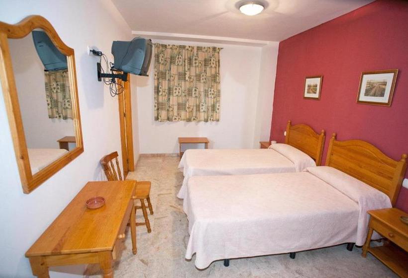 פנסיון Hostal Miguel Y Juani