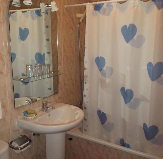 פנסיון Hostal Miguel Y Juani