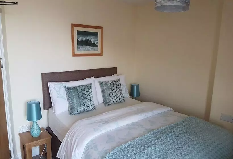 ペンション The Trelinda Guest House