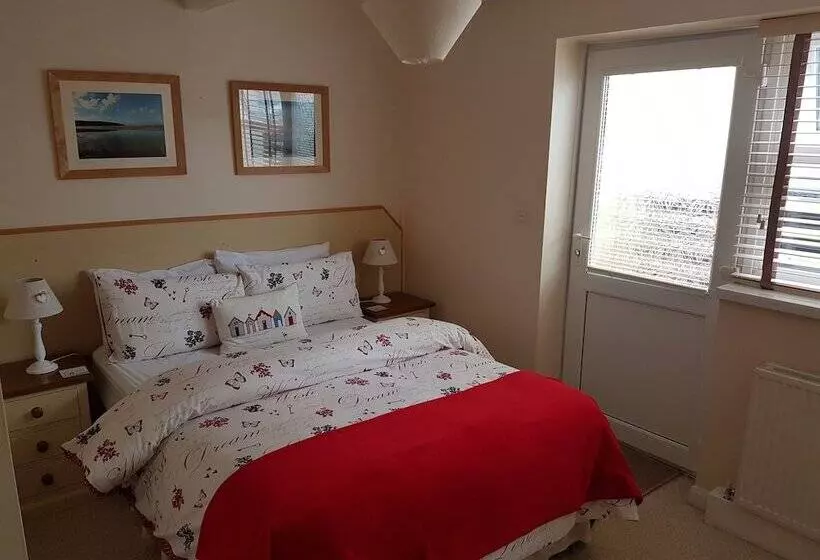 ペンション The Trelinda Guest House