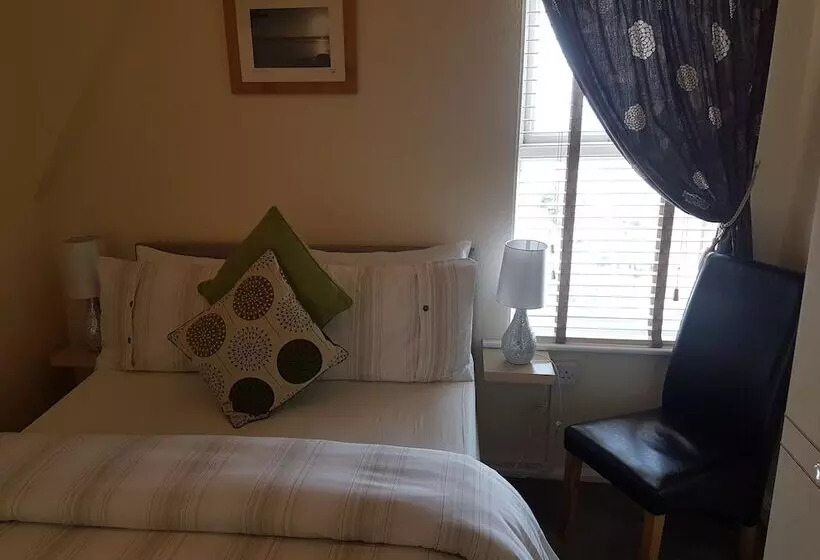 ペンション The Trelinda Guest House