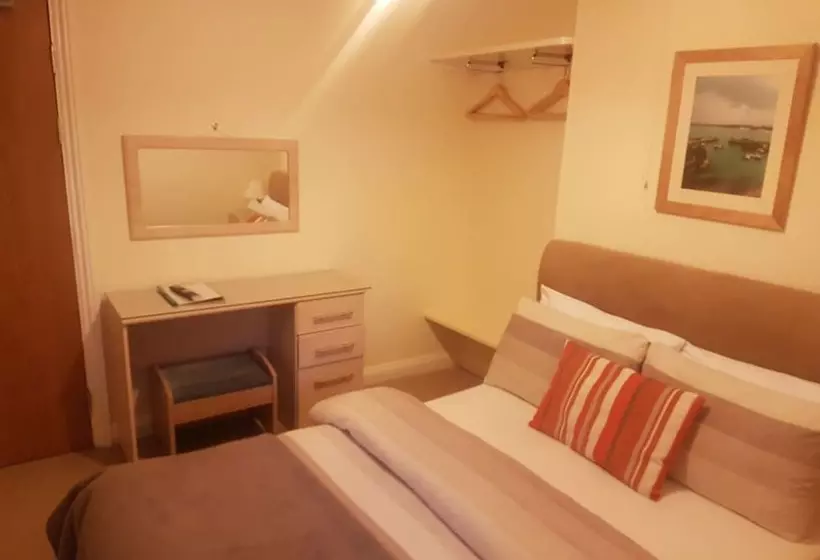 ペンション The Trelinda Guest House