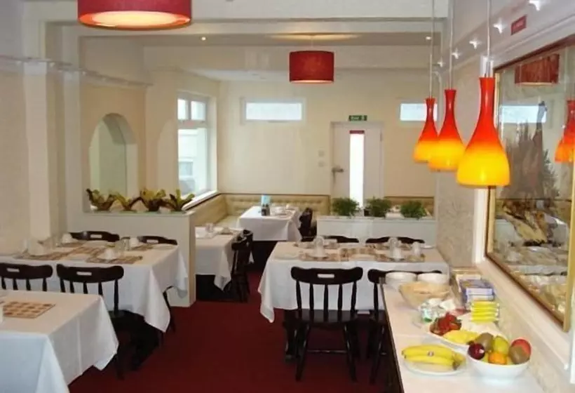 ペンション The Trelinda Guest House