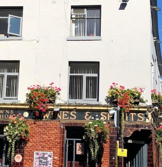 فندق صغير The Crown & Anchor