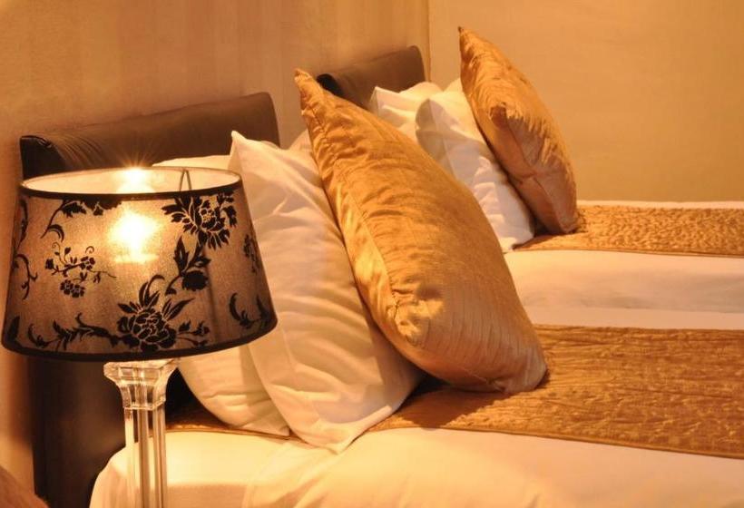 فندق صغير The Crown & Anchor