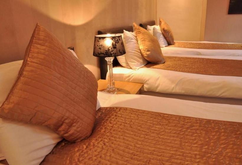 فندق صغير The Crown & Anchor