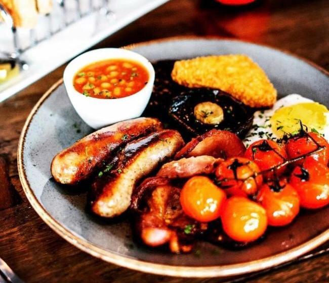 فندق صغير The Crown & Anchor