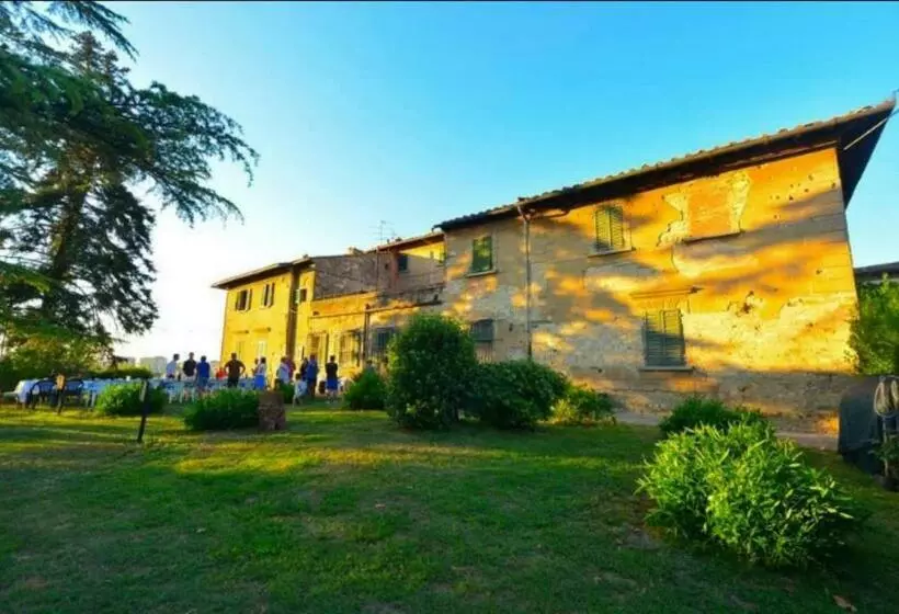 هتل Agriturismo Le Ginestruzze