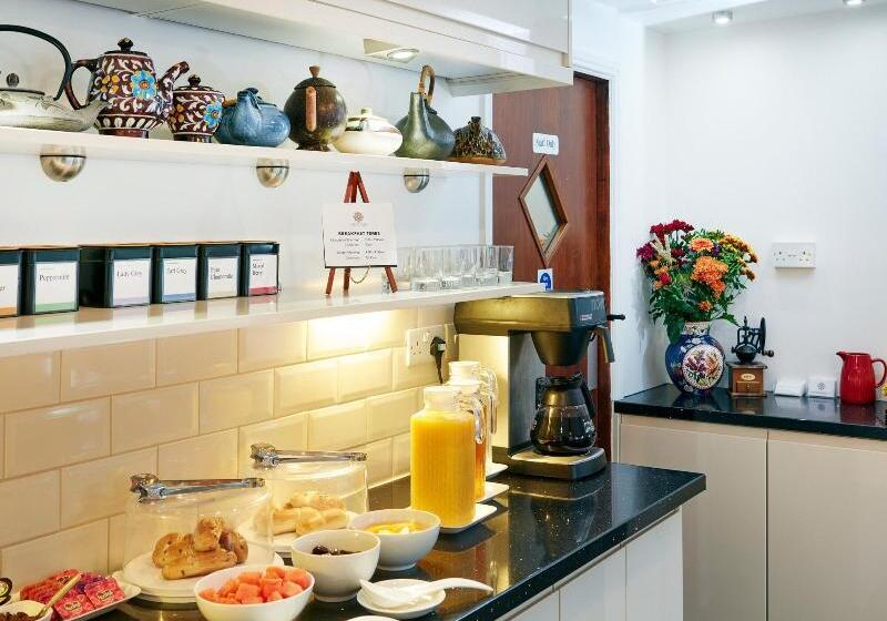 بنسيون Conifers Guest House