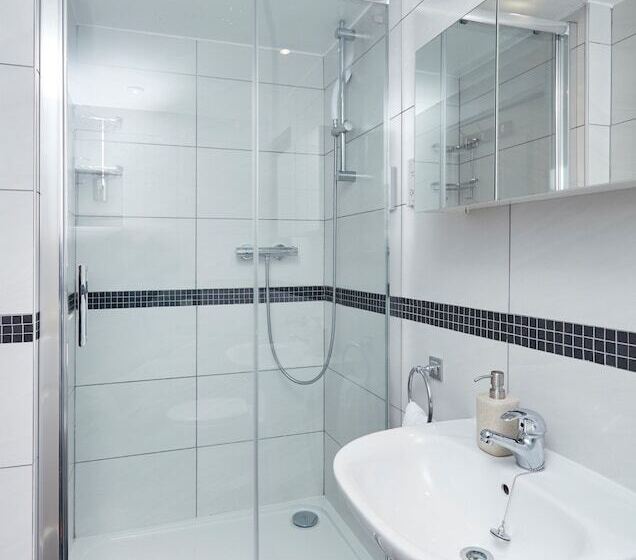 بنسيون Conifers Guest House