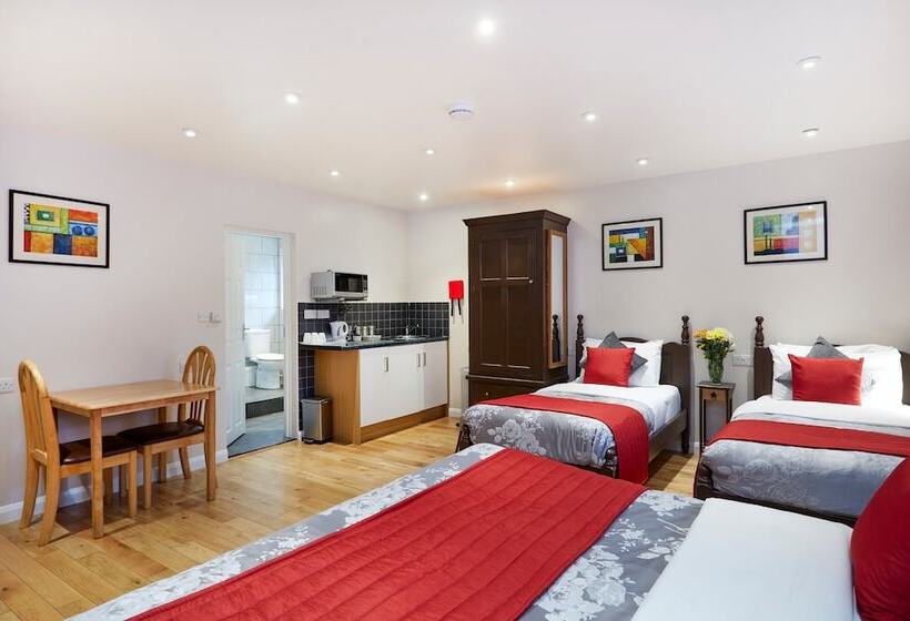 بنسيون Conifers Guest House