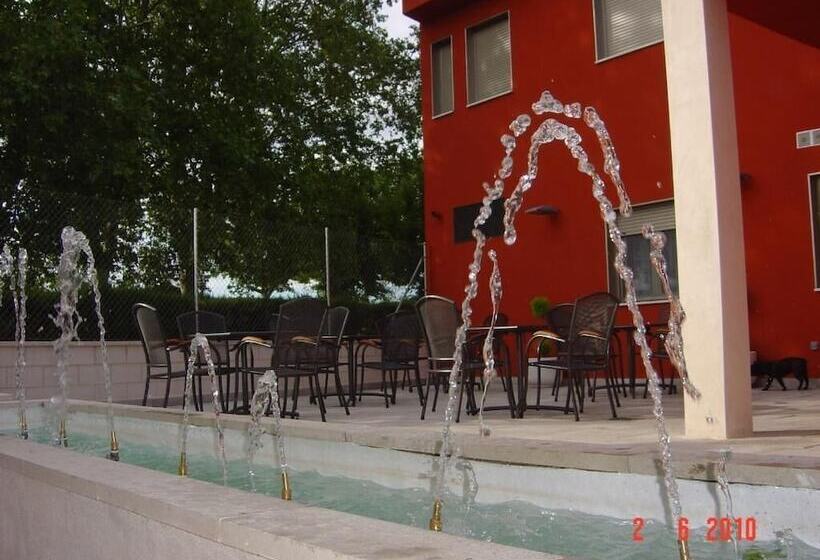 بنسيون Hostal Rica Posada