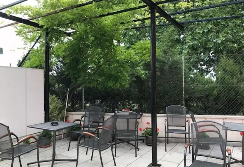 پانسیون Hostal Rica Posada