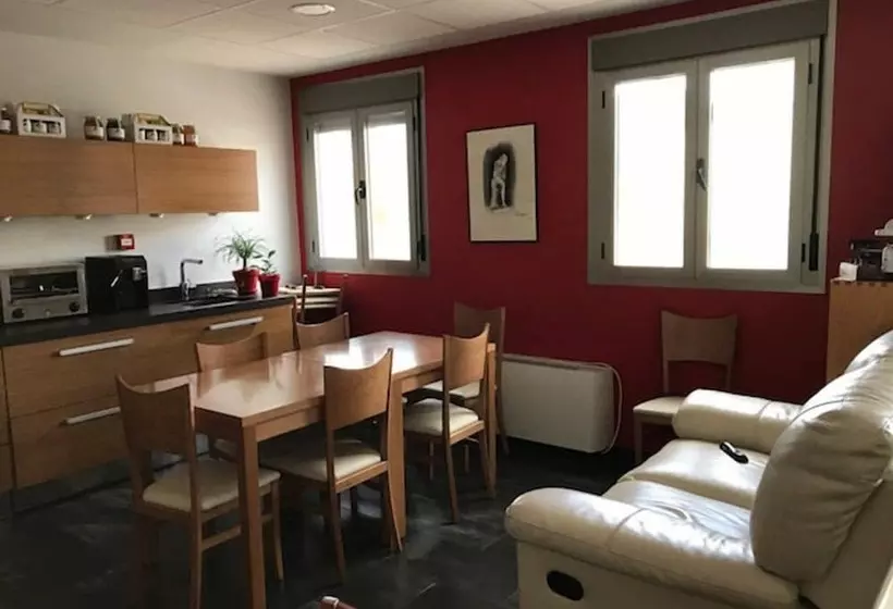 پانسیون Hostal Rica Posada