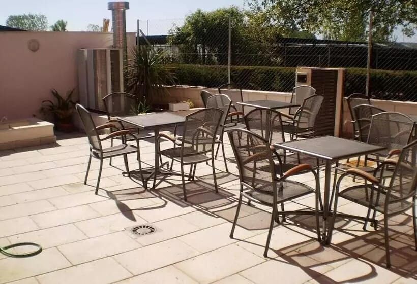 پانسیون Hostal Rica Posada