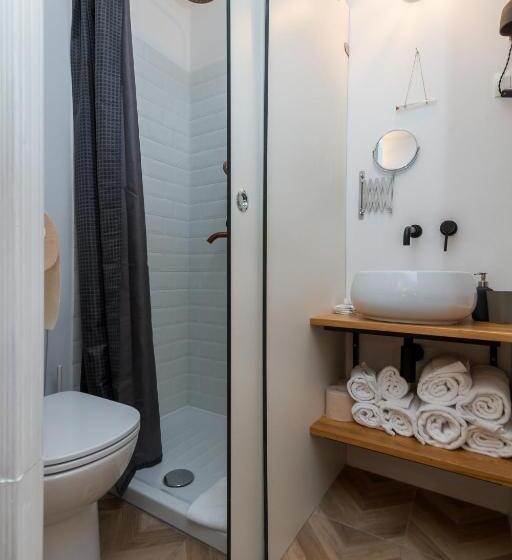 پانسیون Little Tower With Terrace By Locap Group