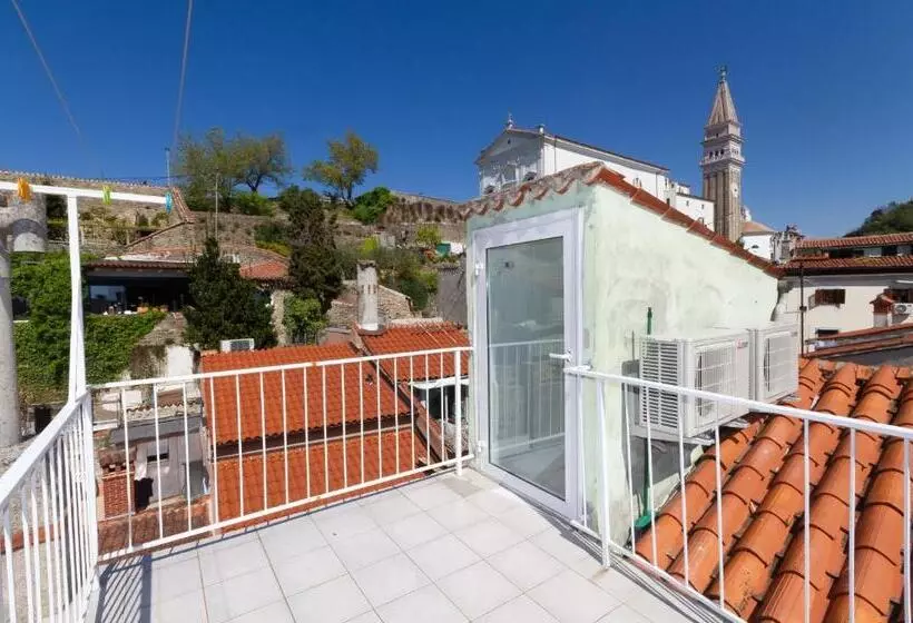 پانسیون Little Tower With Terrace By Locap Group