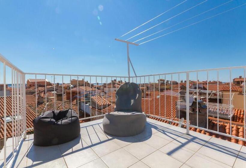 پانسیون Little Tower With Terrace By Locap Group