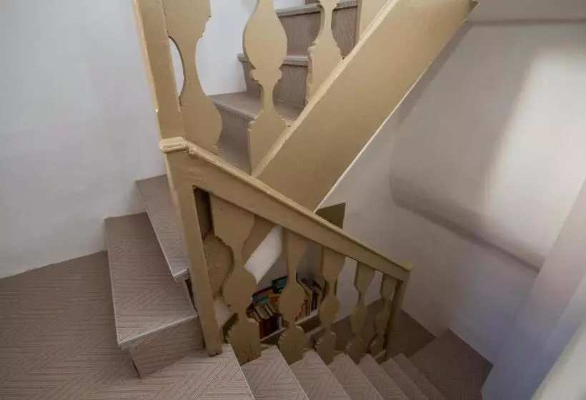 پانسیون Little Tower With Terrace By Locap Group