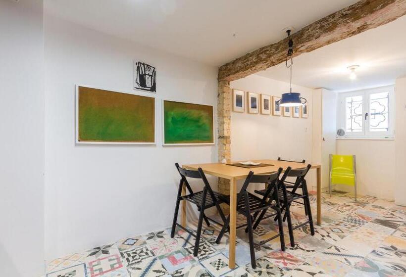 پانسیون Little Tower With Terrace By Locap Group