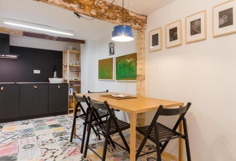 پانسیون Little Tower With Terrace By Locap Group