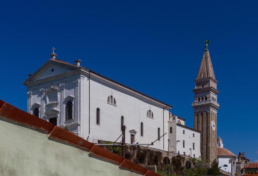 پانسیون Little Tower With Terrace By Locap Group