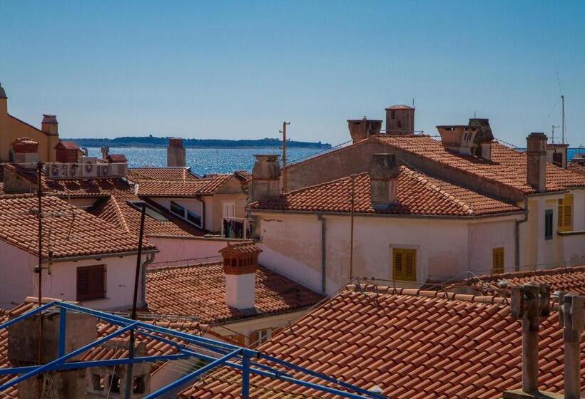 پانسیون Little Tower With Terrace By Locap Group