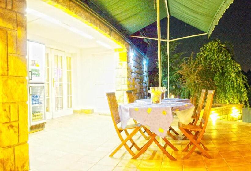 Panzió Penzion V Hluboké A Department Glamp