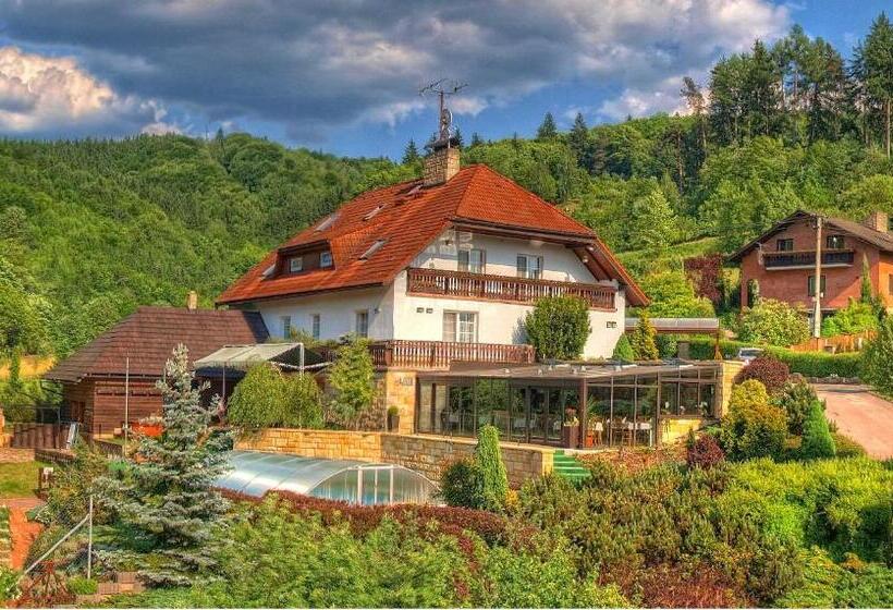 Panzió Penzion V Hluboké A Department Glamp