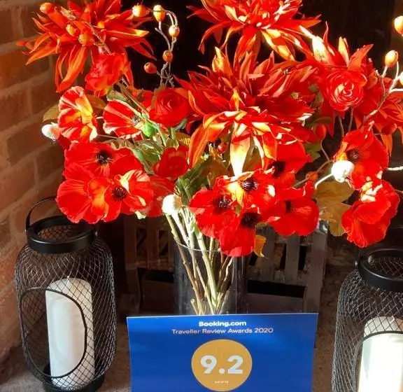 Majatalo Willow Tree Cottages