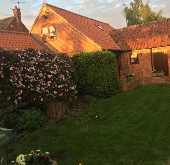 Пансион Willow Tree Cottages