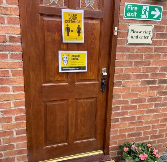 Пансион Willow Tree Cottages