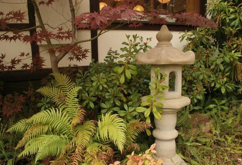 리조트 Shizuka Ryokan Japanese Country Spa & Wellness Retreat