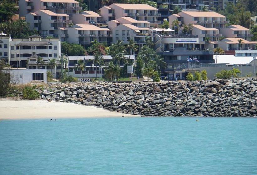 Airlie Seaview Apartments