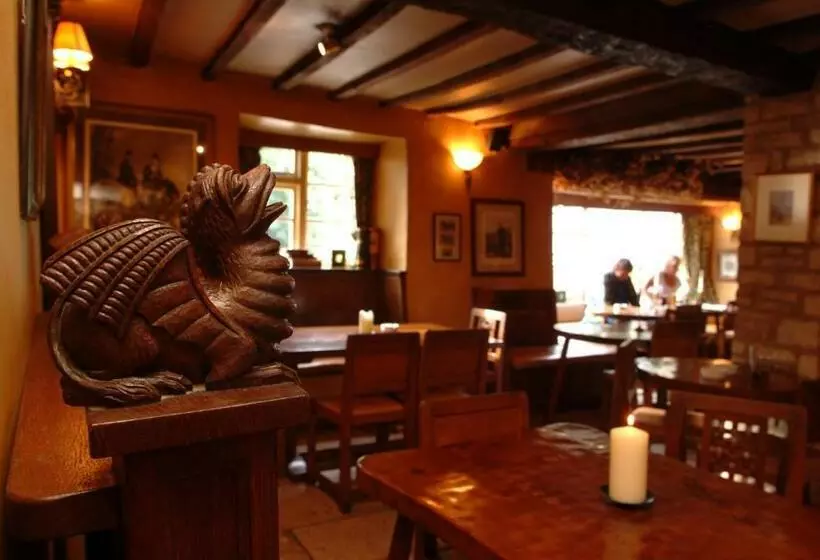 ユースホステル The Green Dragon Inn