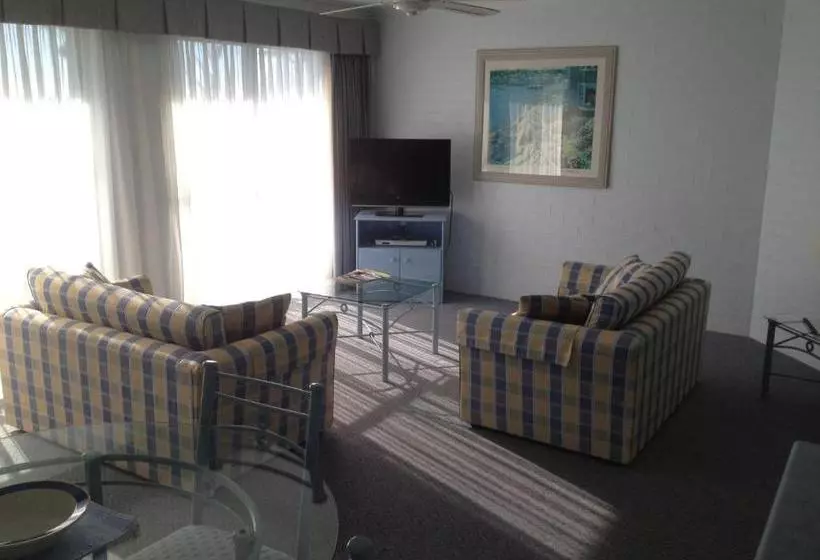 Breakers Apartments