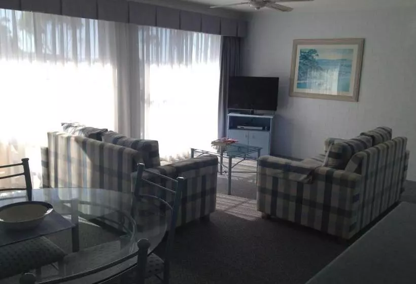 Breakers Apartments