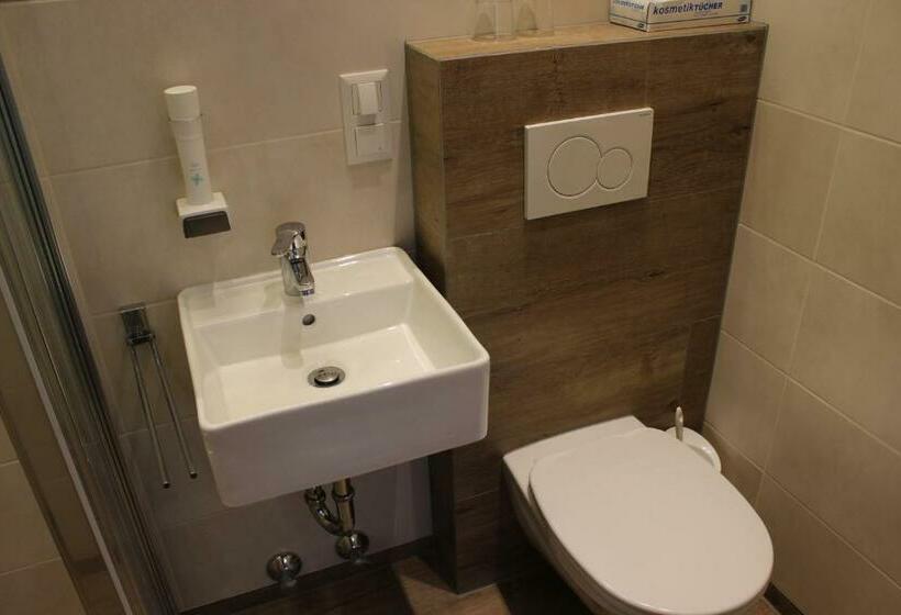 ホテル Restaurant Schweizerhaus