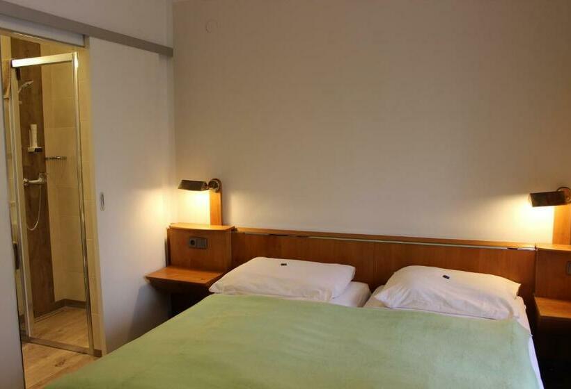 ホテル Restaurant Schweizerhaus