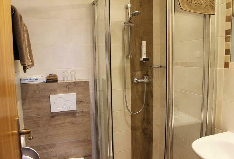 ホテル Restaurant Schweizerhaus