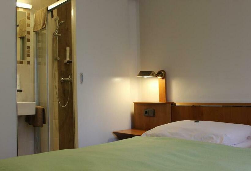 ホテル Restaurant Schweizerhaus